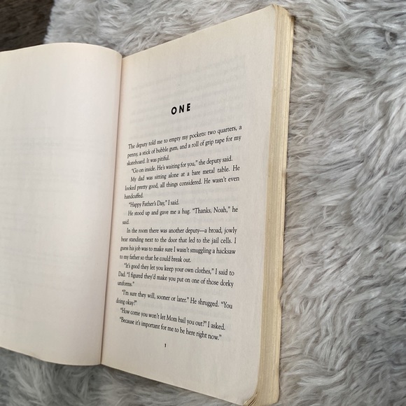 Flush by carl Hiaasen - Picture 4 of 6